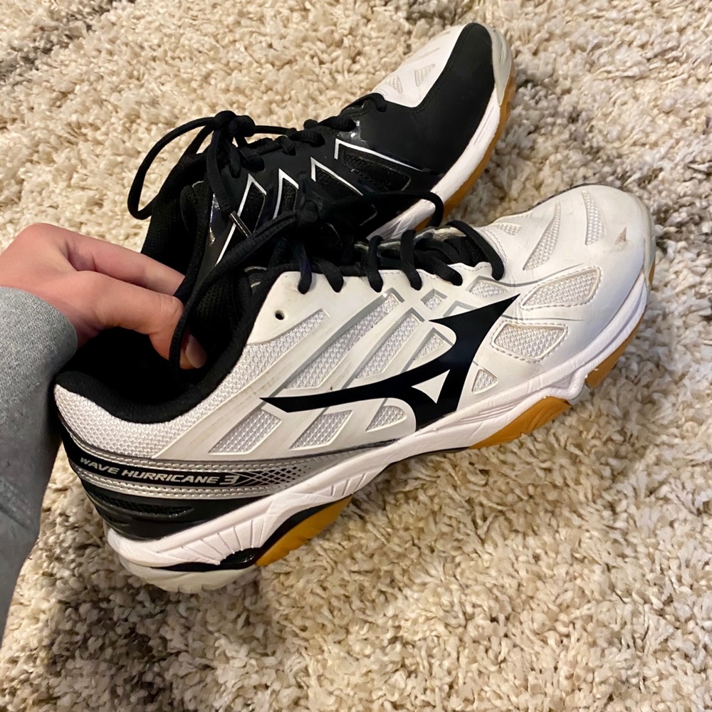 Mizuno volleyball shoes